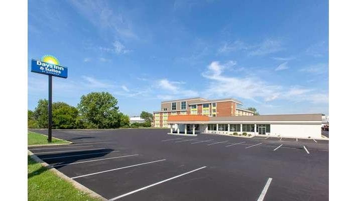 Days Inn & Suites by Wyndham Grand Rapids Near Downtown