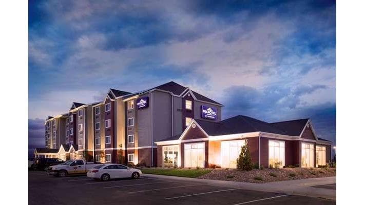 Microtel by Wyndham Vernal / Naples