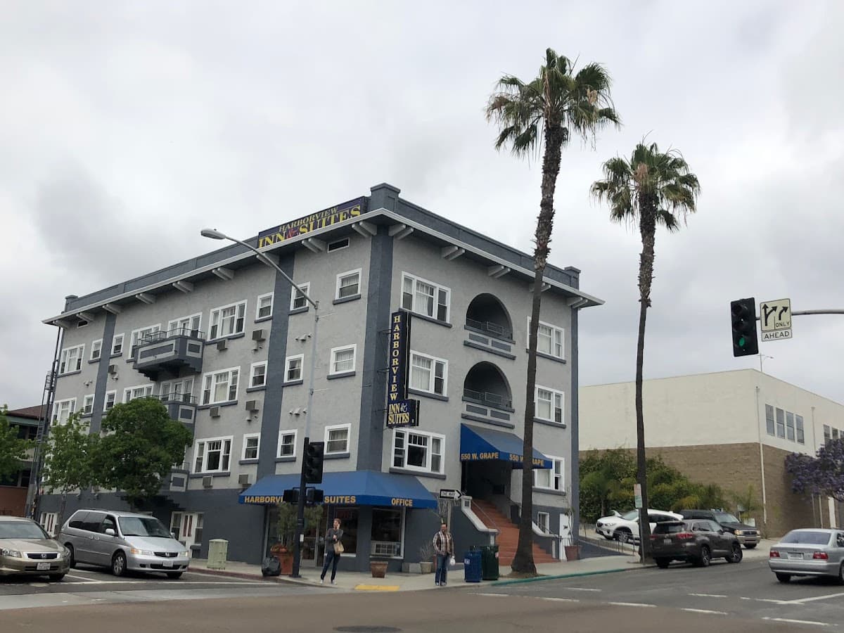 Harborview Inn & Suites
