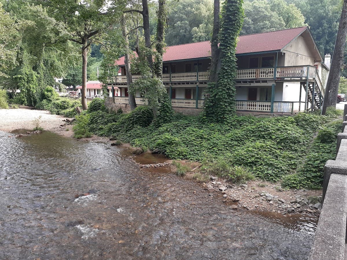 hofbrau river front hotel