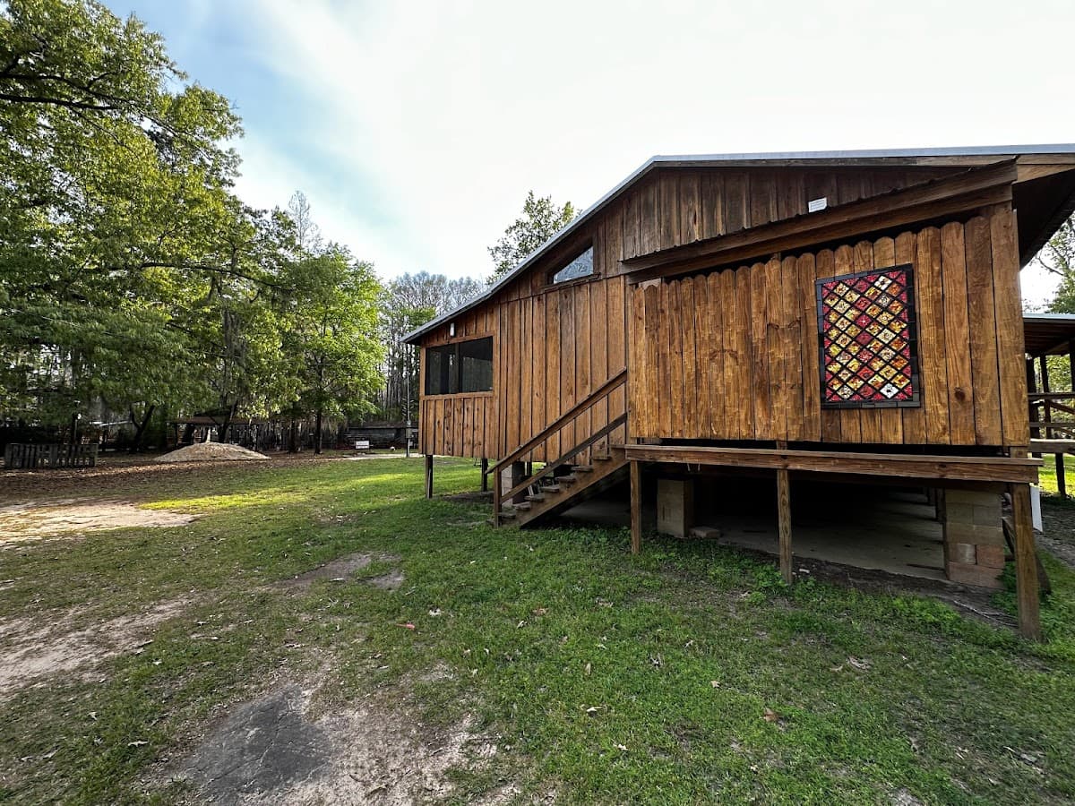 Frog Trot with Spatterdock Guest Houses on Caddo Lake