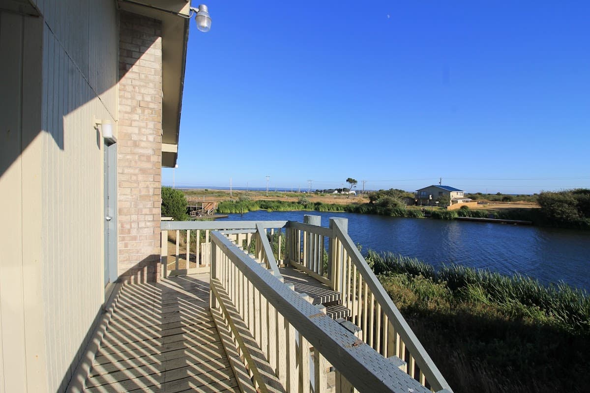 The Siren of Discovery Inn & Suites