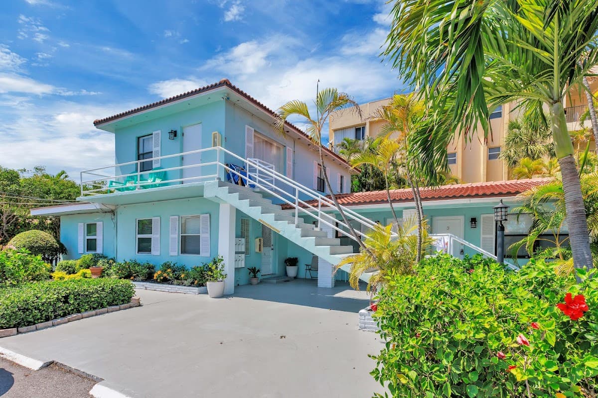 Block 2 Beach Studios and Suites