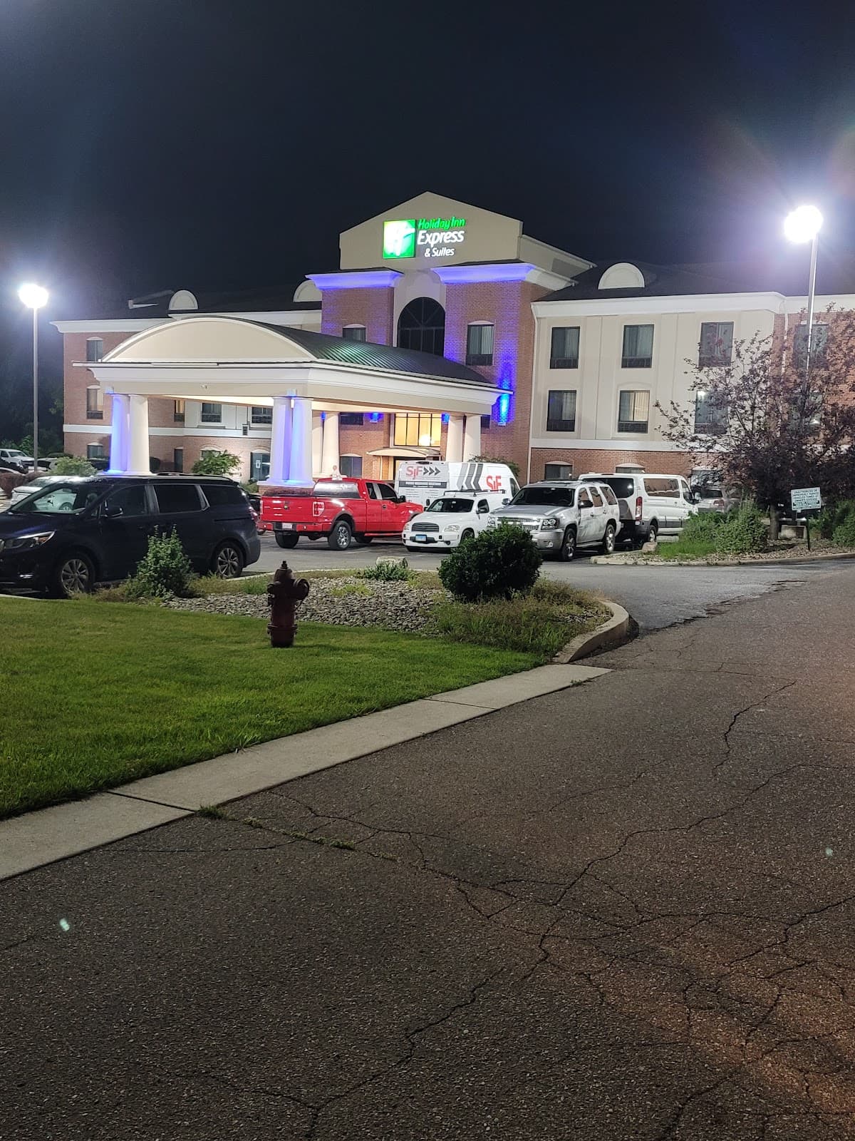 Holiday Inn Express & Suites Niles, an IHG Hotel