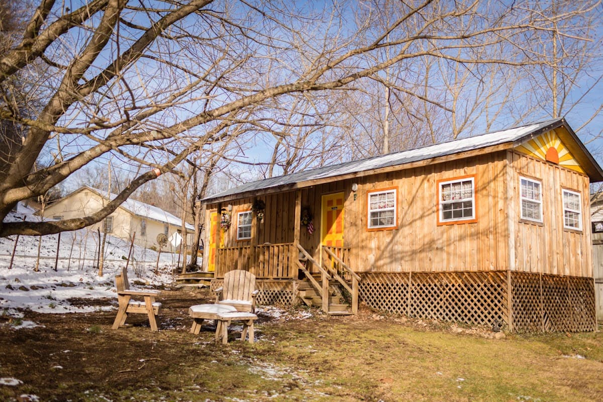 Uncle Johnny's Nolichucky Hostel Cabins & Camping