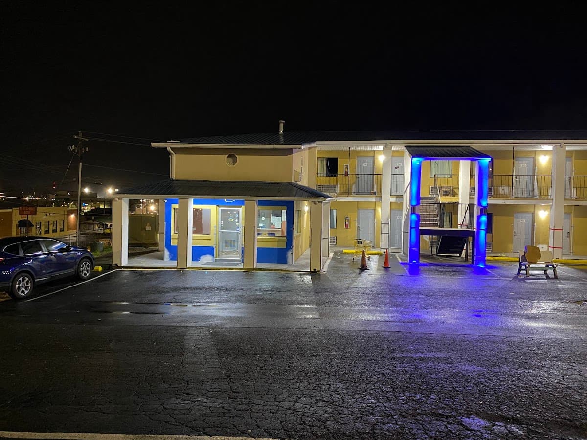 SEVEN HILLS INN