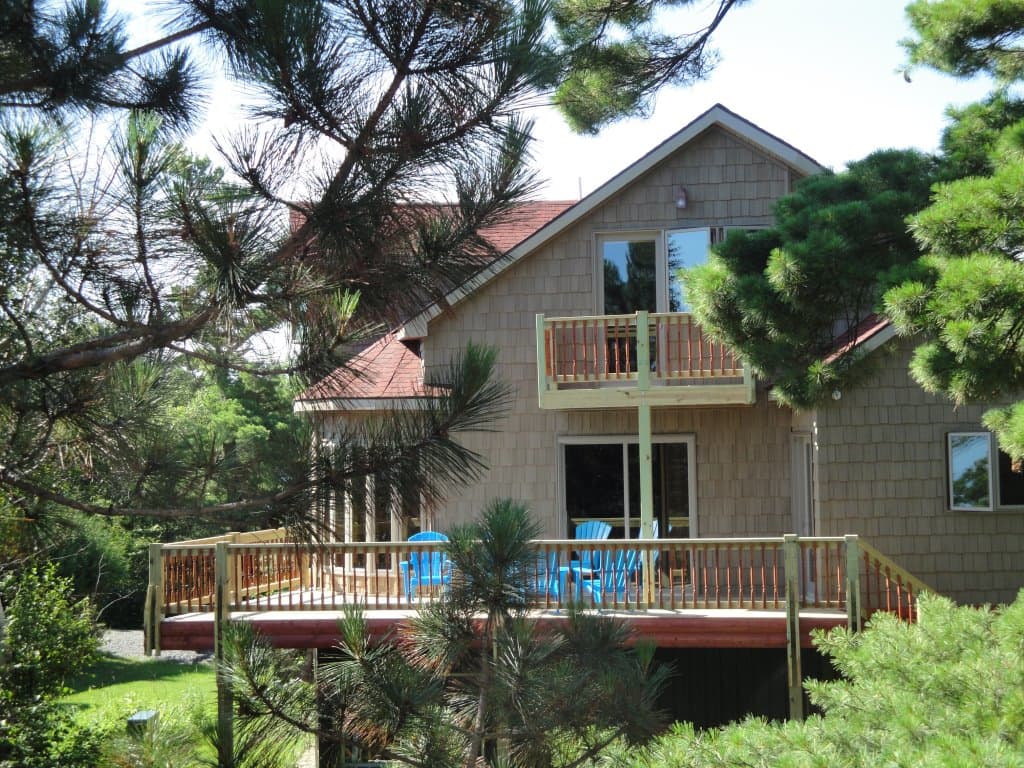 Bear Ridge Guest House Suites and Lake House
