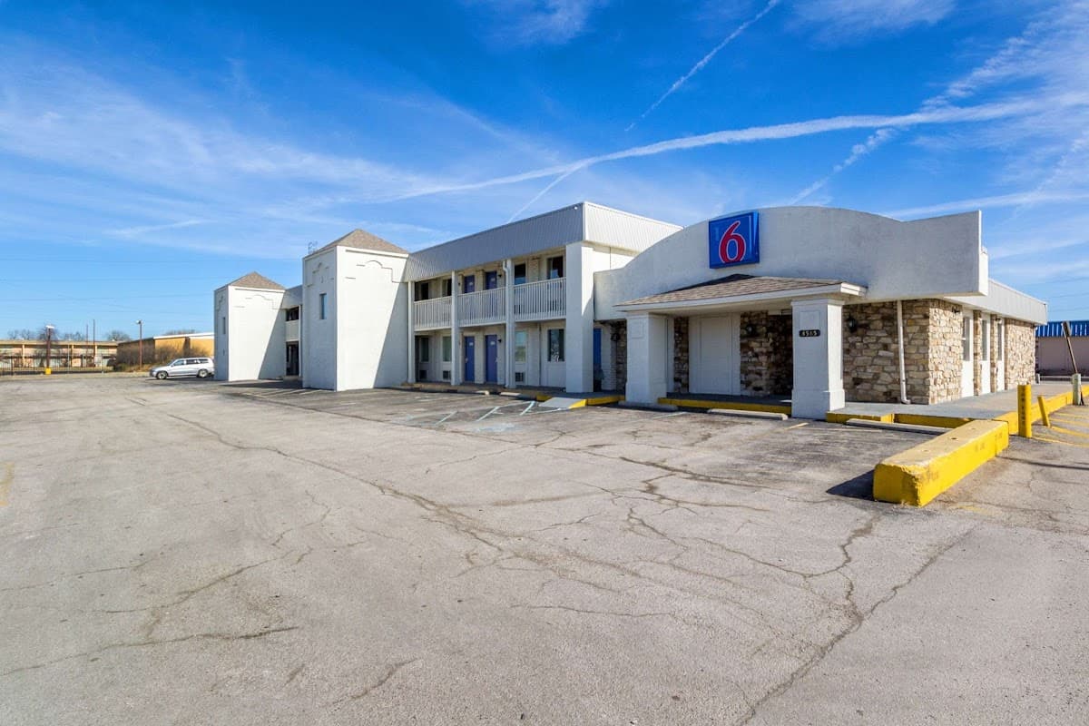 Motel 6 Indianapolis, IN - South