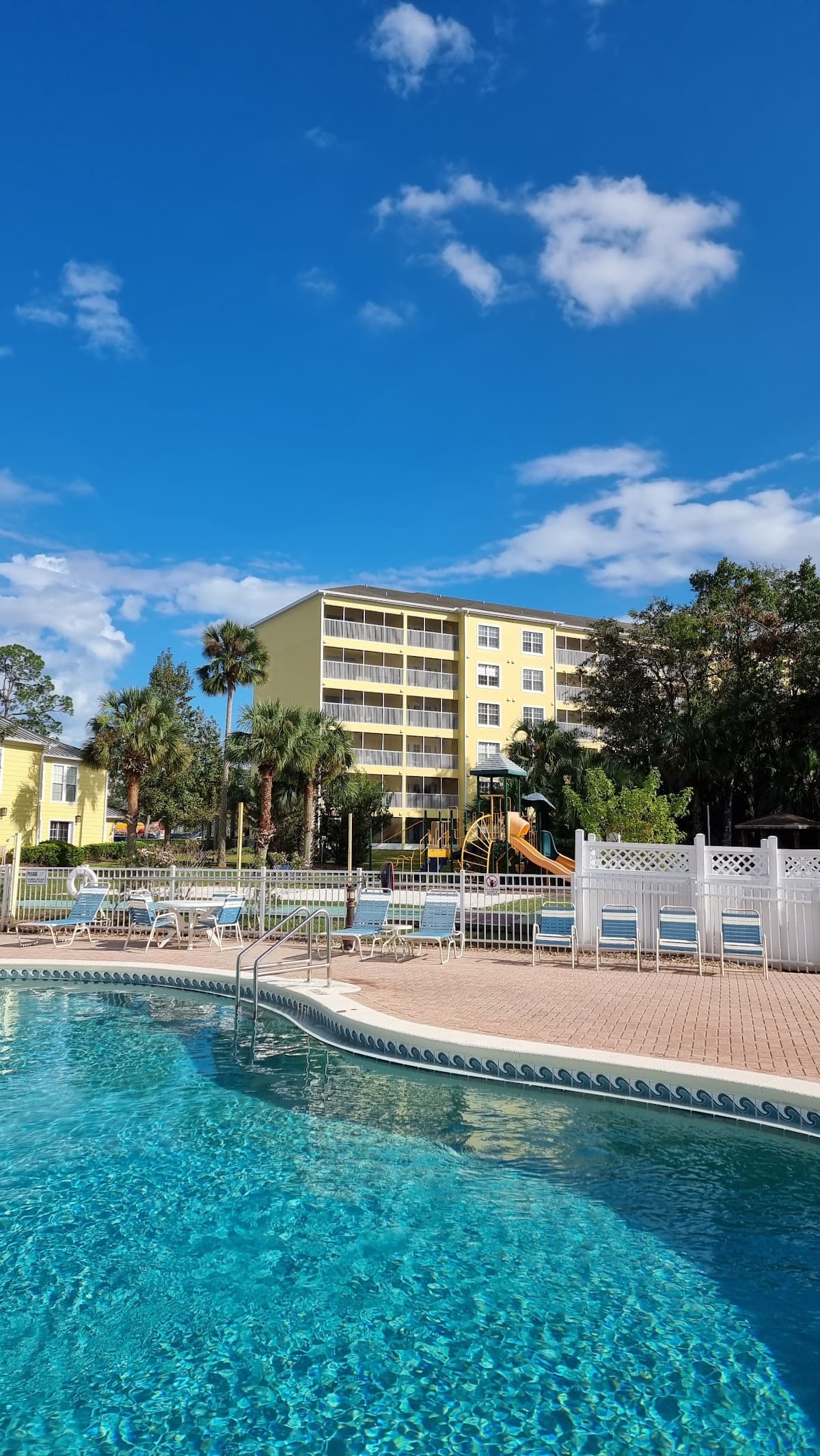 Barefoot'n Resort