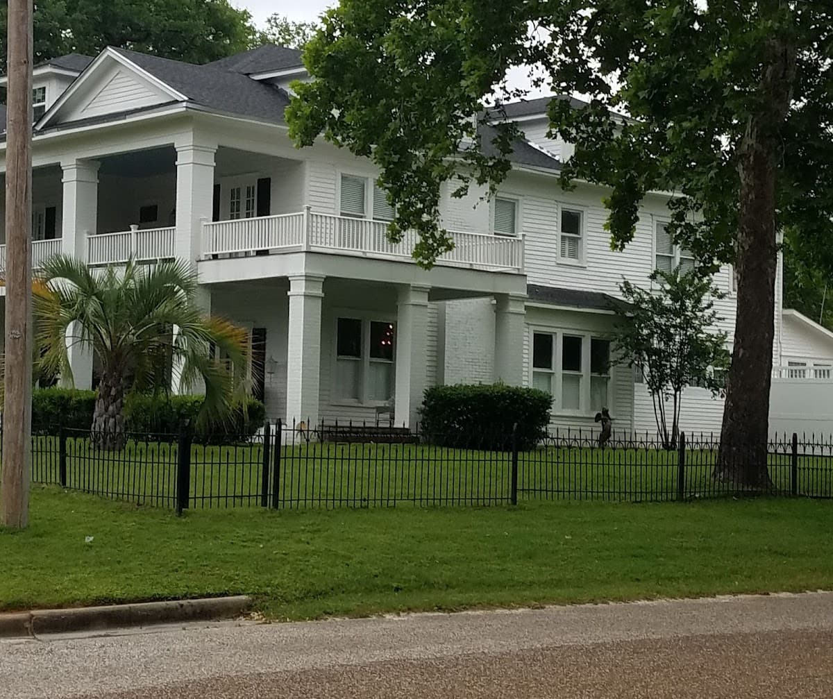 Brooks House Suites