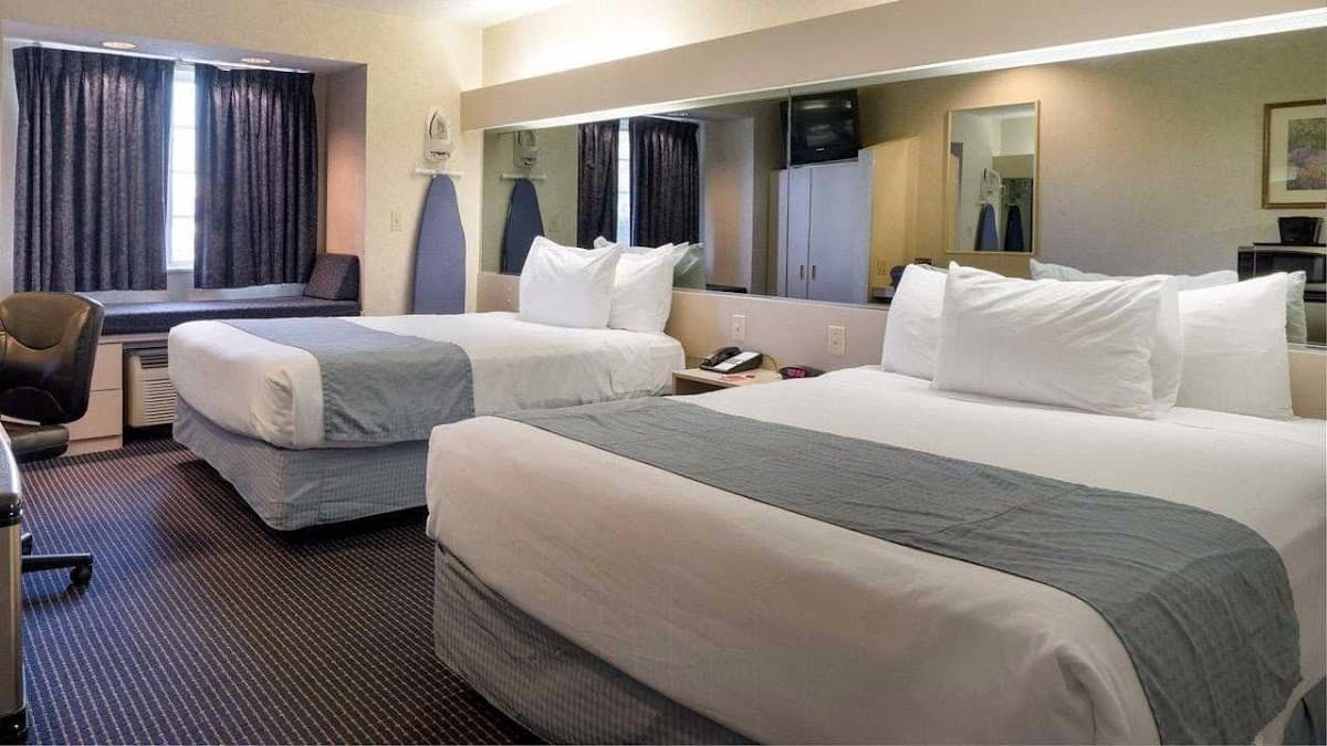 Microtel Inn & Suites by Wyndham Pittsburgh Airport
