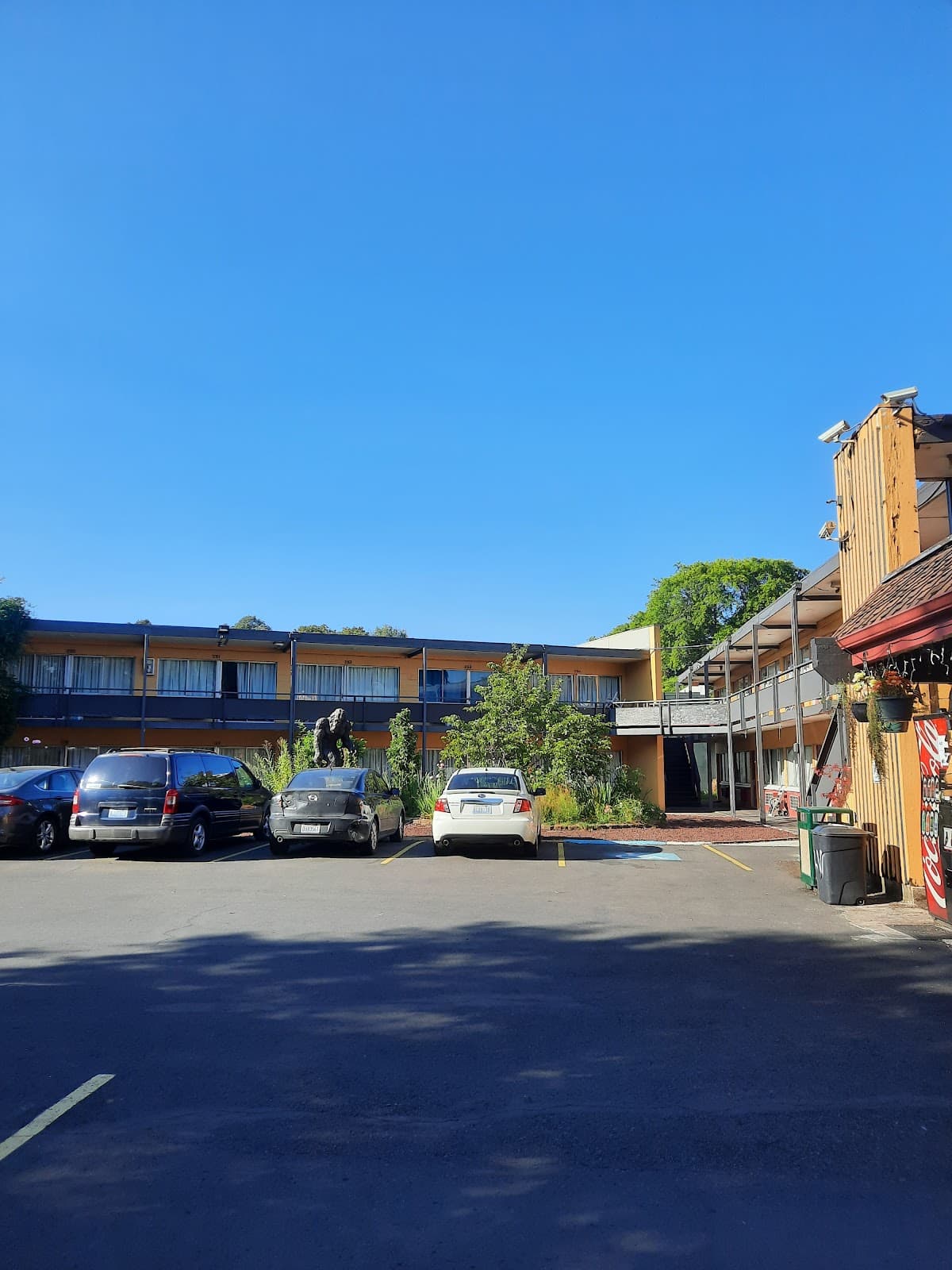 Longview Inn