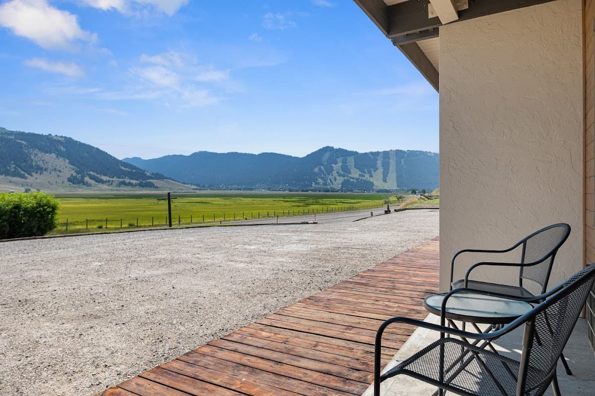 Elk Refuge Inn