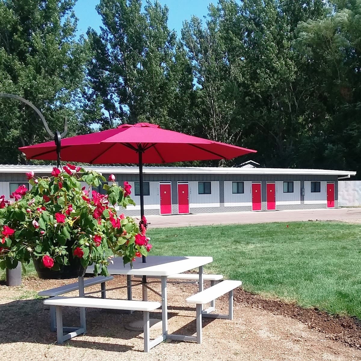 Studio 13 Motel & RV Park