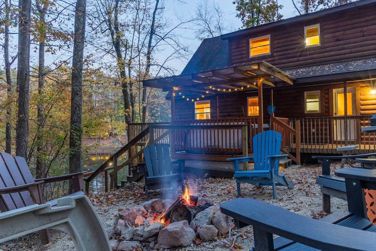 Lakeside Dreamzzz Cabin