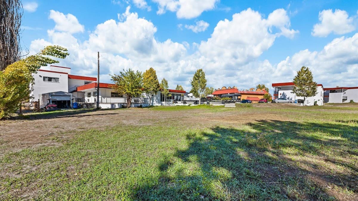 Red Arrow Inn & Suites, a Travelodge by Wyndham