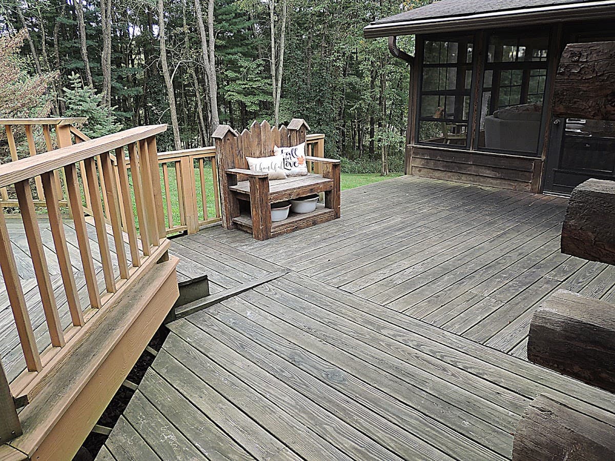 Timothy's Farmstead Rustic Cabin Lodging