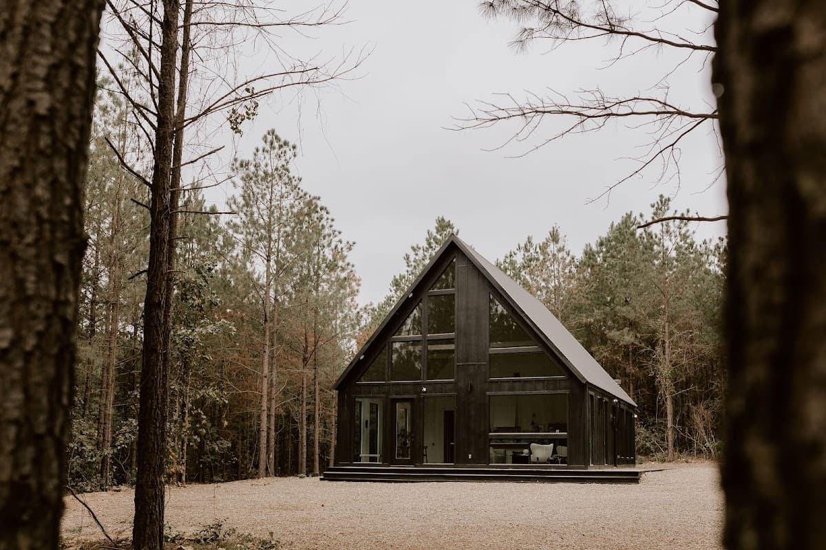 The Denizen – Serene & Stylish Cabin