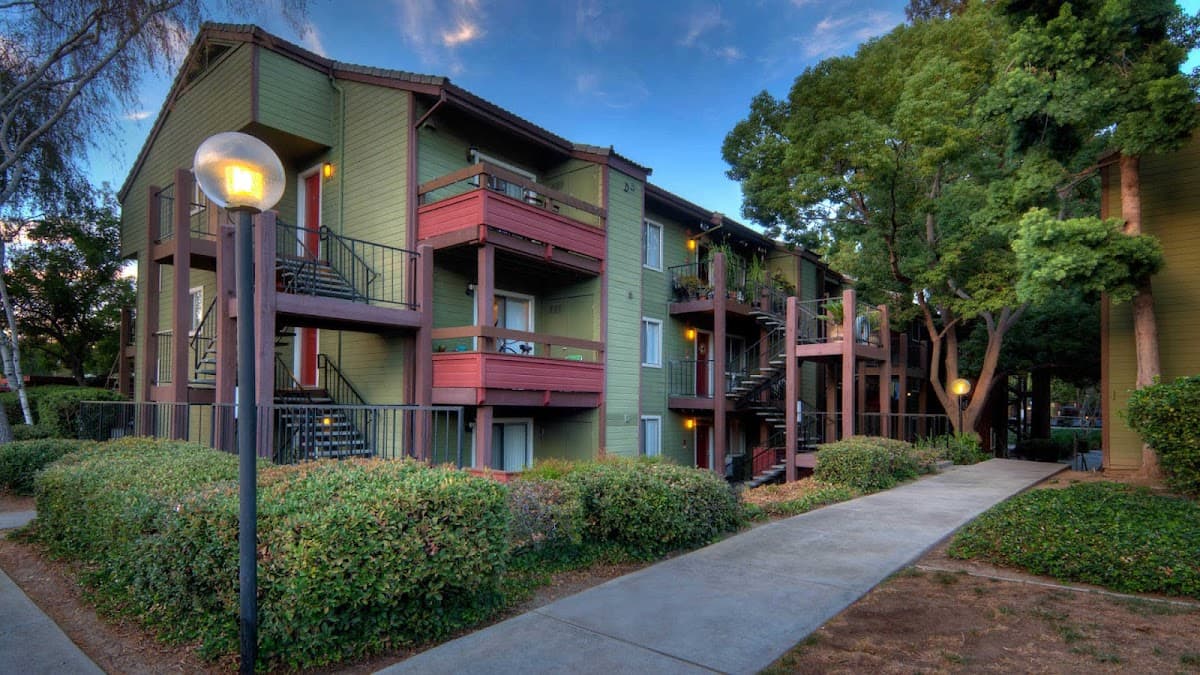 Woodleaf Apartments