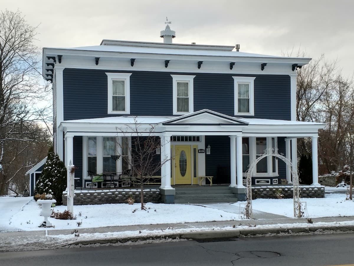 Lawrence Manor