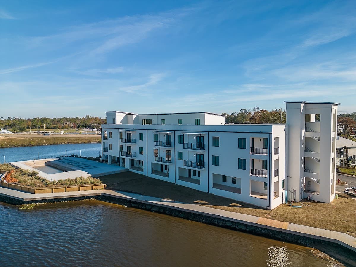 Handsboro Pointe Condominiums