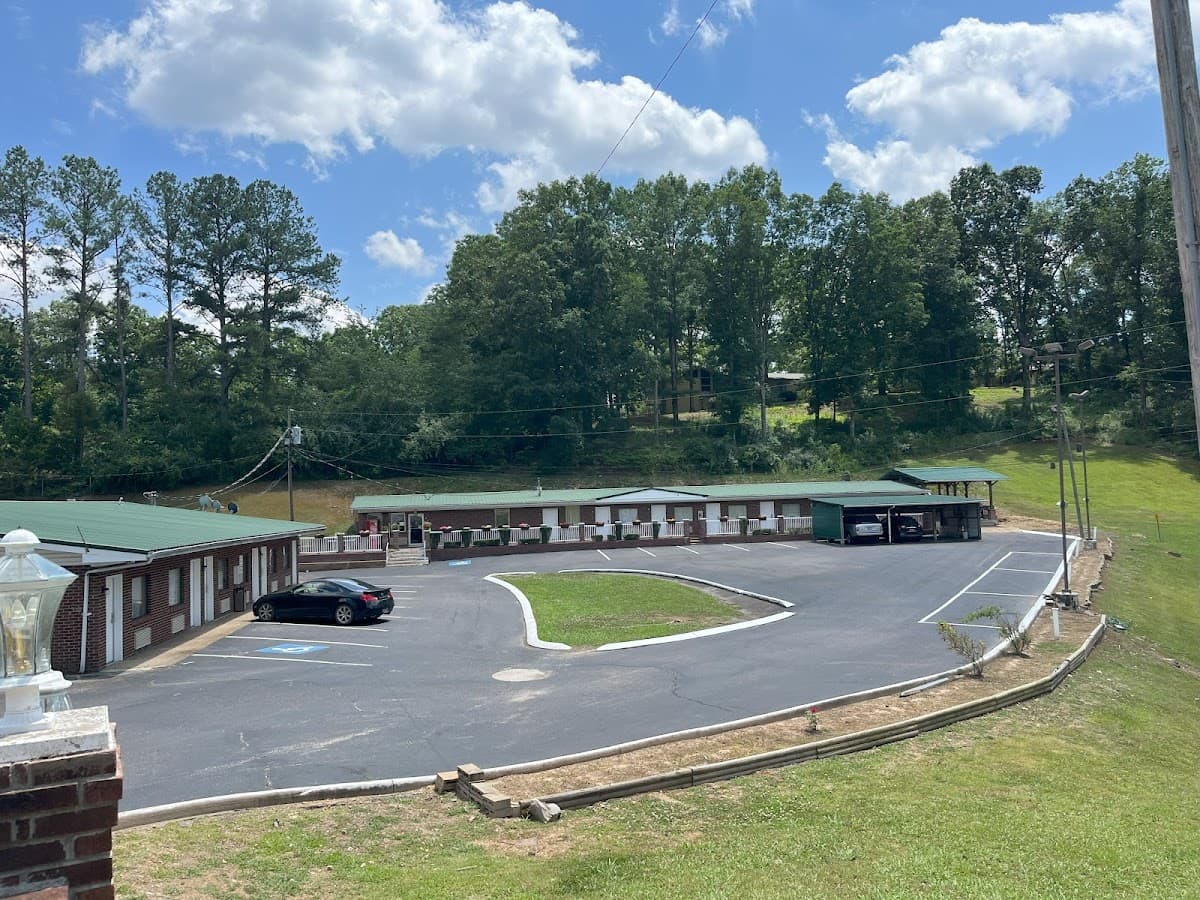 Pine Tree Inn