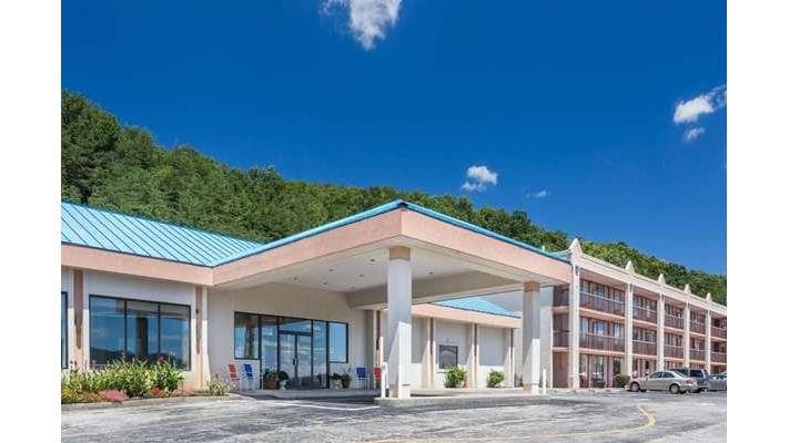 Howard Johnson by Wyndham Salem Hotel & Conference Center