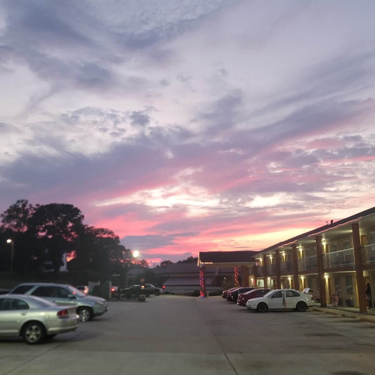 Royal Inn & Suites