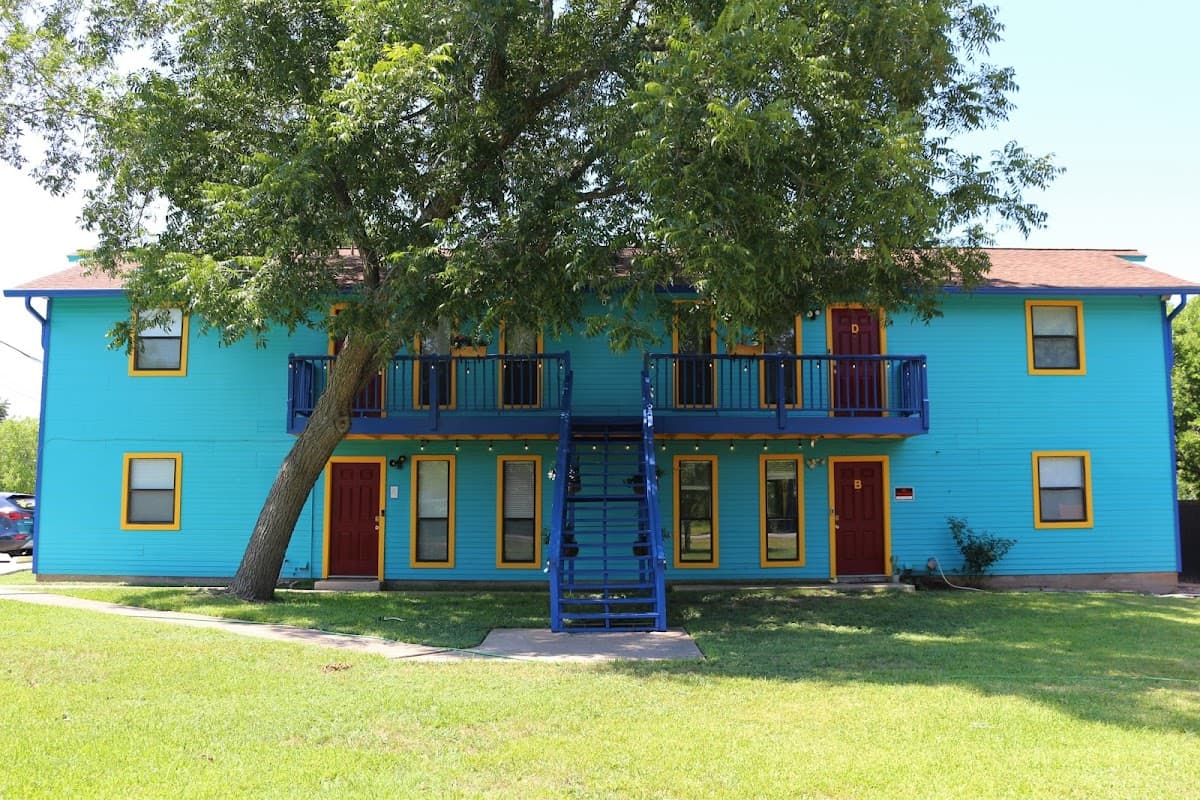 Pecan Place Hotel: Cheerful Executive and Contractor Suites