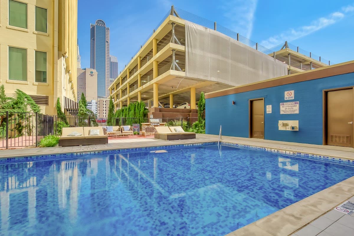 Amyfinehouse Luxury Downtown Stay