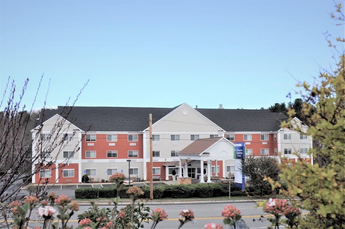 Holiday Inn Express & Suites Boston - Marlboro by IHG