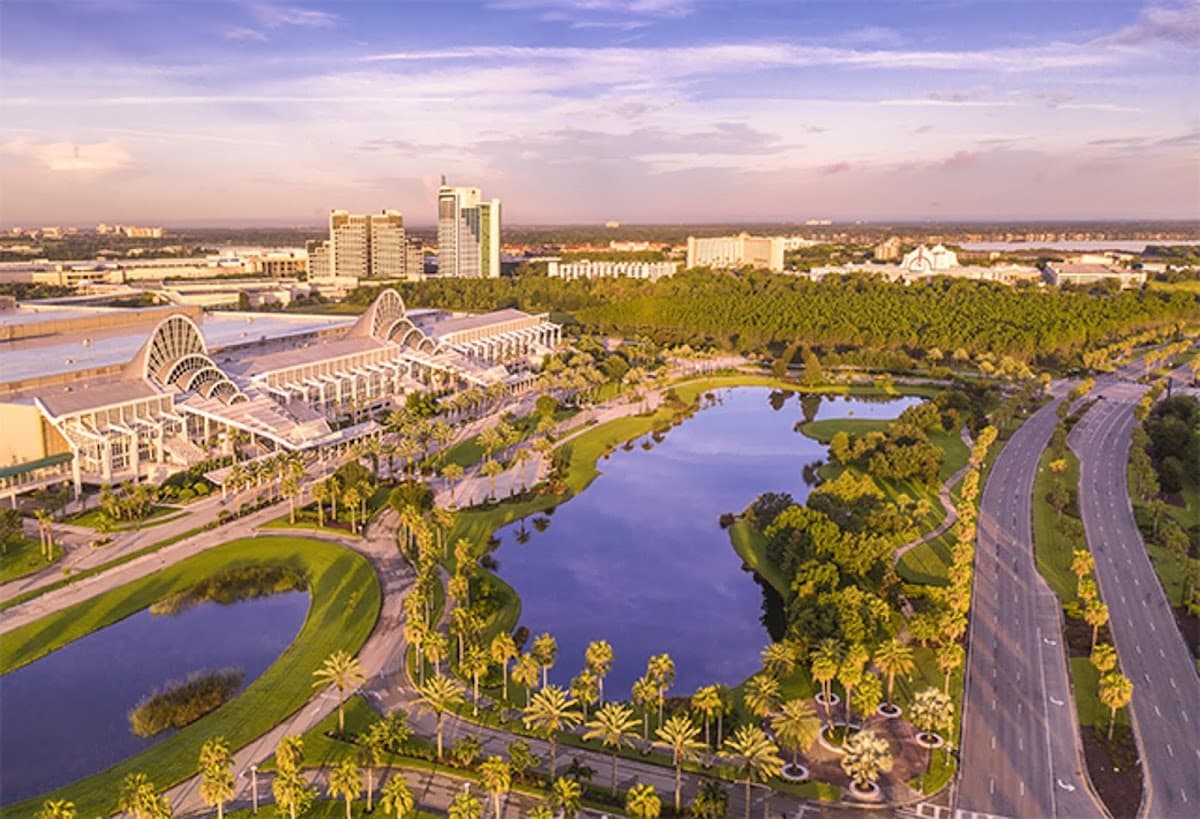 Holiday Inn Express & Suites Orlando - International Drive by IHG