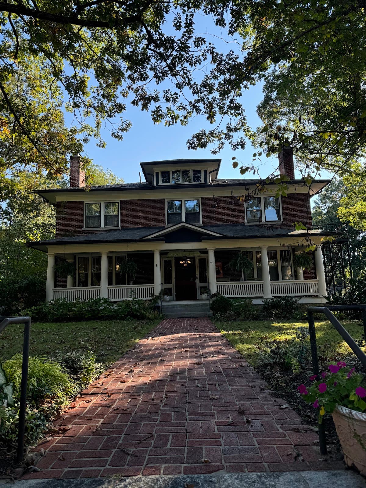 Sweet Biscuit Inn