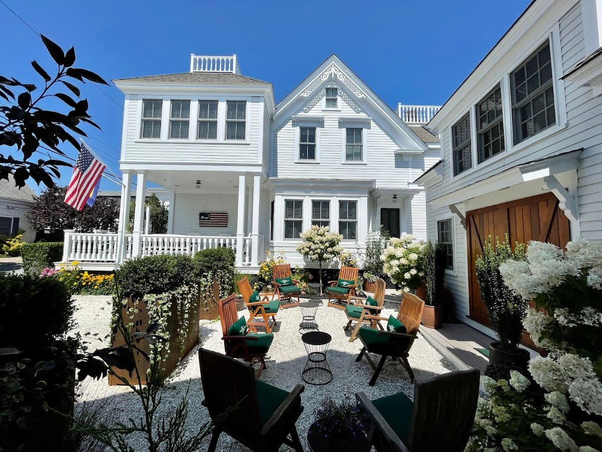 White Porch Inn Art Hotel