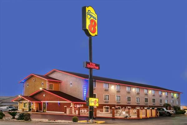 Super 8 by Wyndham San Antonio/I-35 North