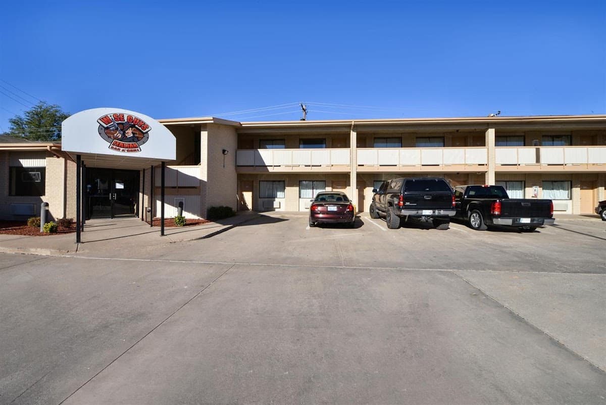 Budget Inn & Suites