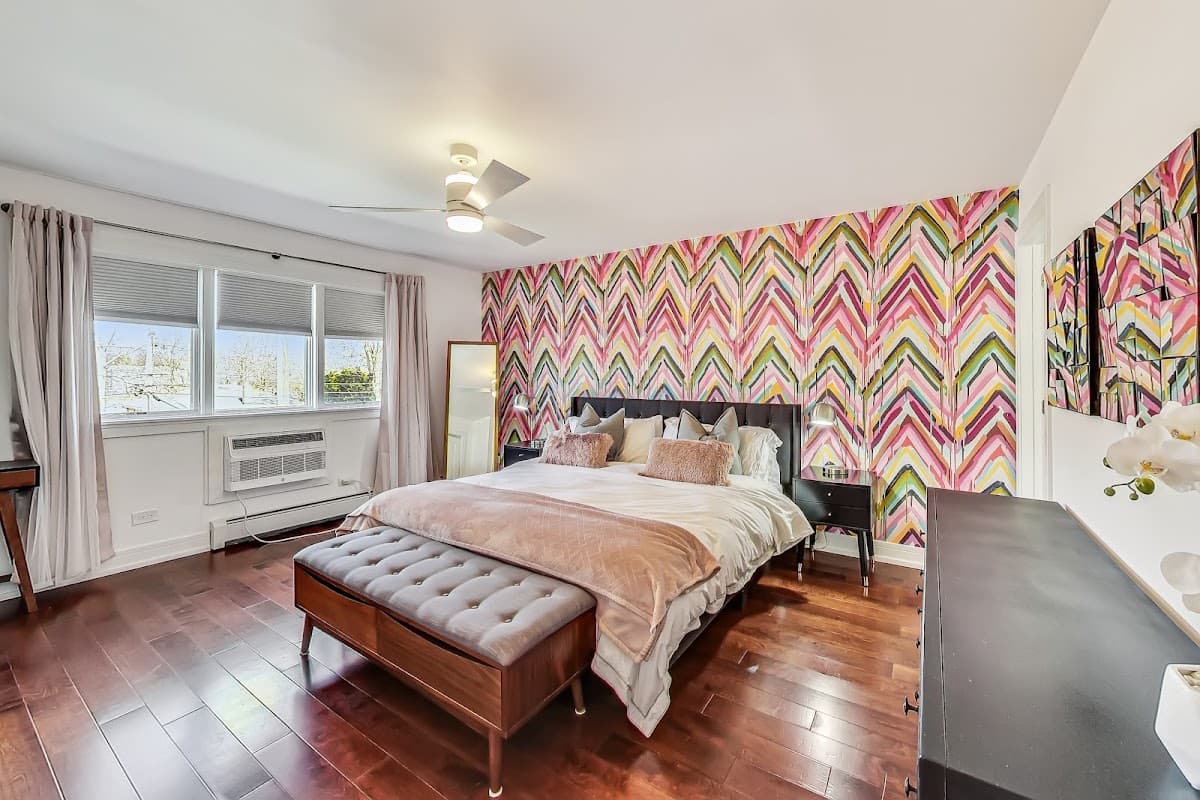 Oakton St Inn, Oakton Oasis & Greenhouse Inn, Short Term Rentals Evanston
