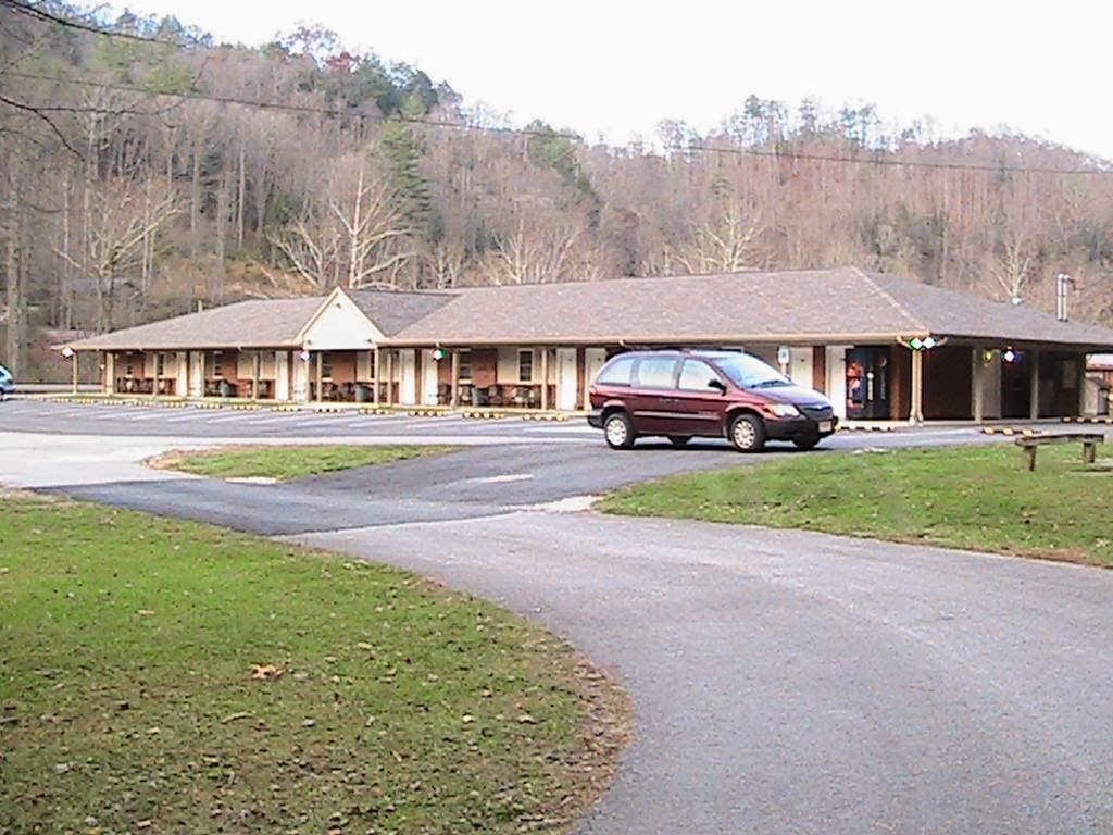 Li'l Abner Motel & Cottages