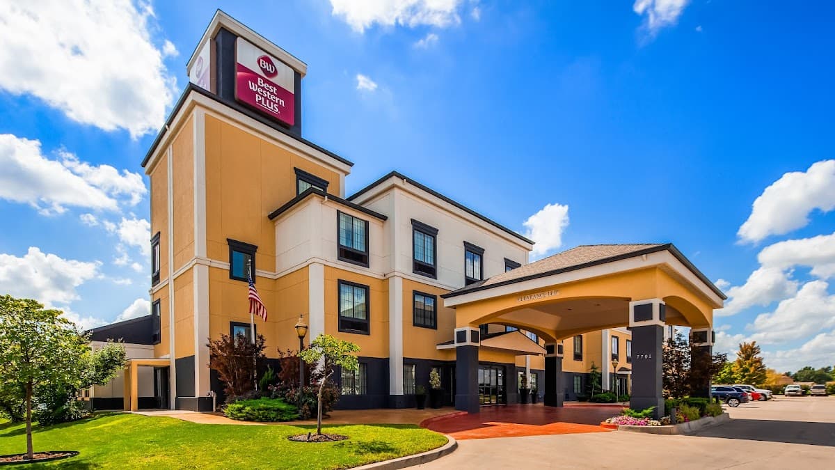 Best Western Plus Barsana Hotel & Suites