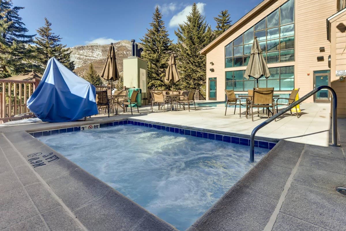 Aspen at Streamside