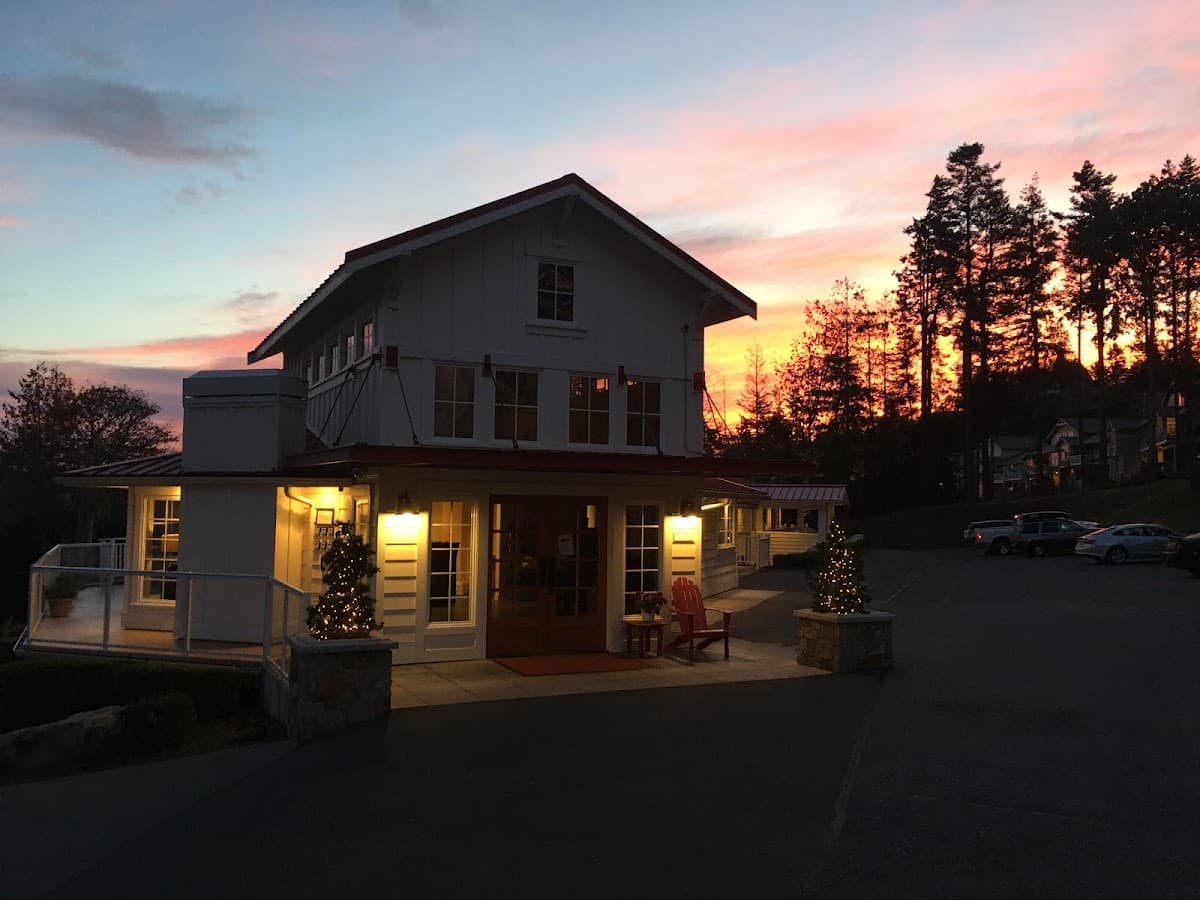 Ship Harbor Inn