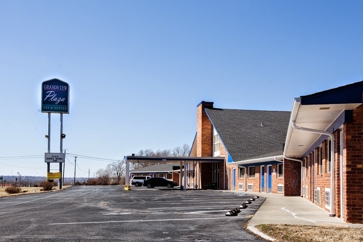 Grand View Plaza Inn & Suites