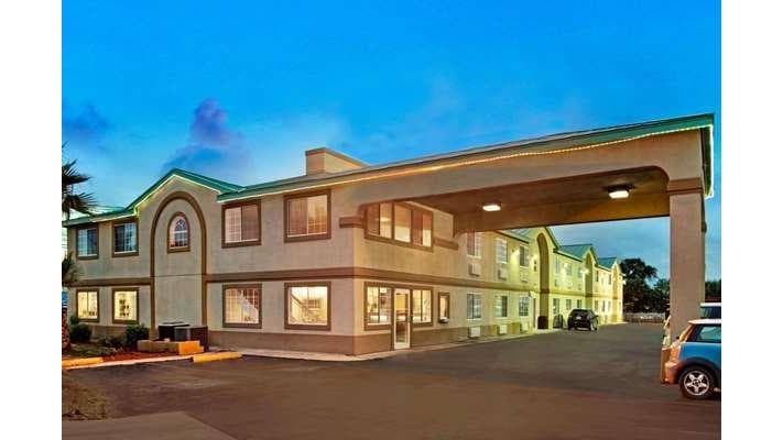 Days Inn by Wyndham San Antonio Airport