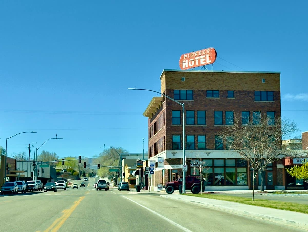 Pioneer Hotel