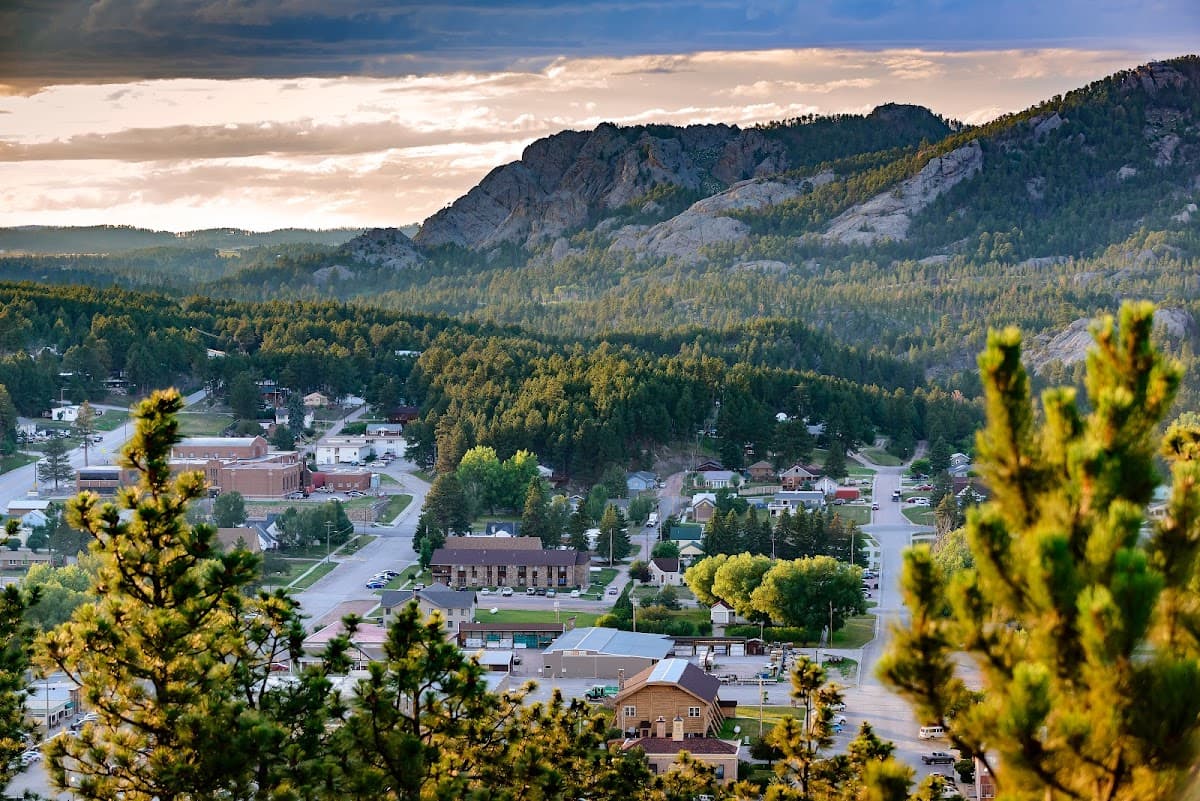 Custer Hospitality Hotels & Resort