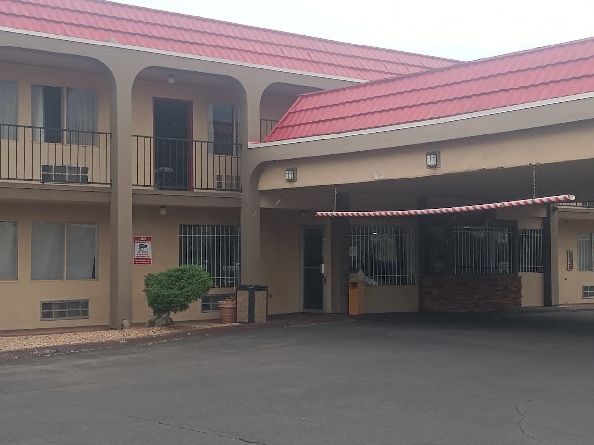 Tree inn & Suites Albuquerque