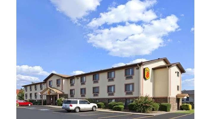 Super 8 by Wyndham Russellville