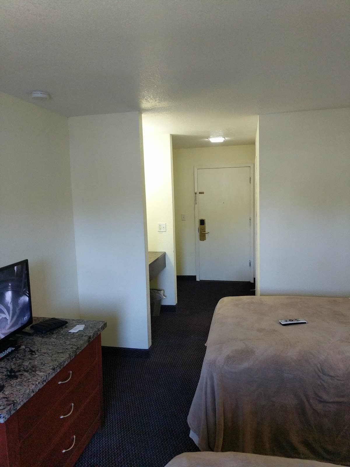 Riverwalk Inn & Suites