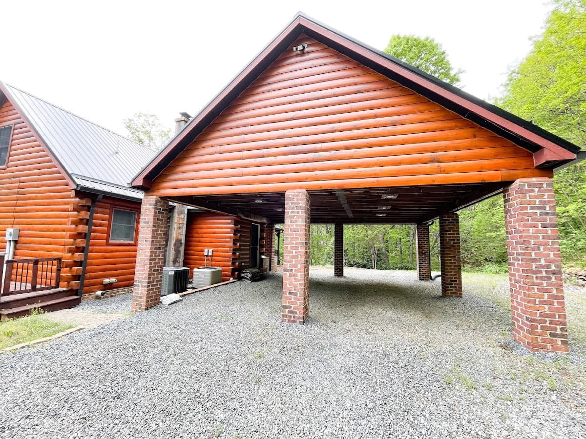 Daniels Mountain Lodge
