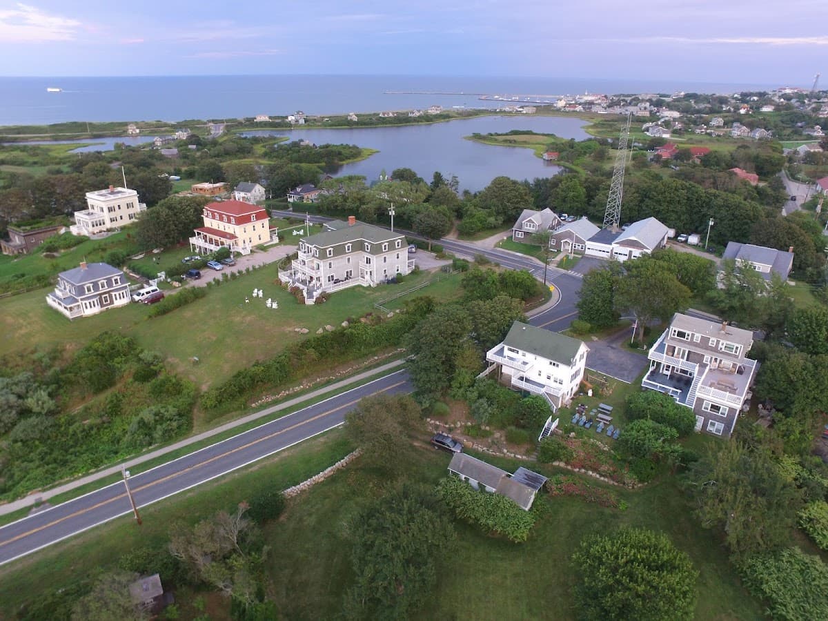 Payne's Harbor View Inn